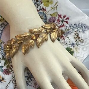 🌈3/$20 vintage Elegant Gold Leaf Bracelet